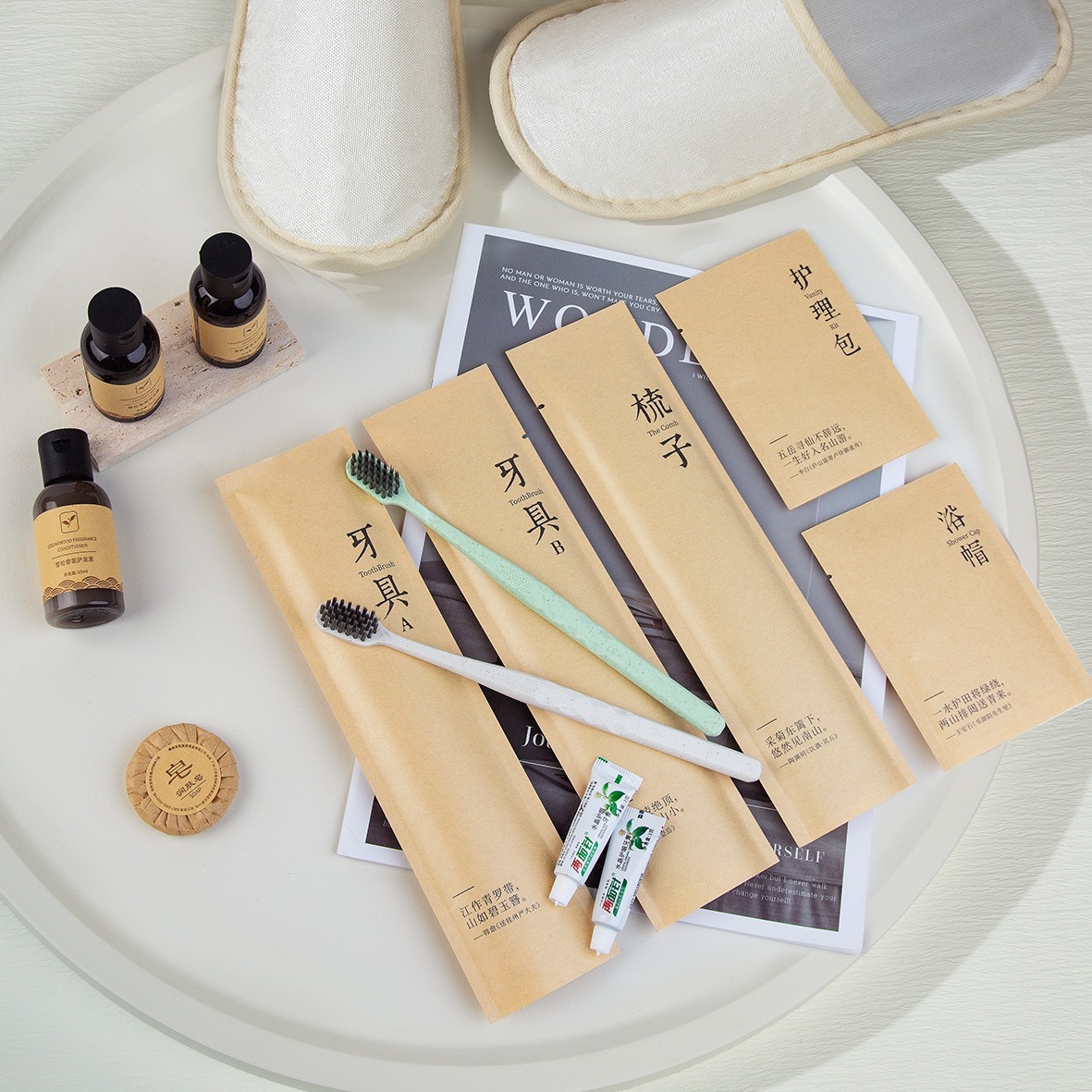 ชุด Amenities โรงแรมโทนสีทองพร้อมอุปกรณ์ครบชุด
