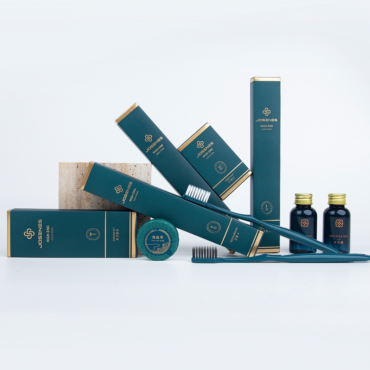 ชุด Amenities โรงแรมโทนสีเขียวเข้มพร้อมอุปกรณ์ครบชุด